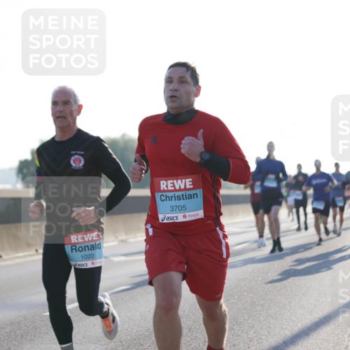 03.10.2025 - Köhlbrandbrückenlauf Jannik Wohlers http://msf.ph/oto/9056094 03.10.2025 09:13:03 Position 3 1020, 3705 meine-sportfotos.de