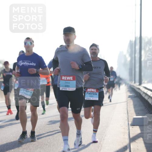 03.10.2025 - Köhlbrandbrückenlauf Jannik Wohlers http://msf.ph/oto/9056130 03.10.2025 09:13:05 Position 3 1040, 3785, 1037 meine-sportfotos.de