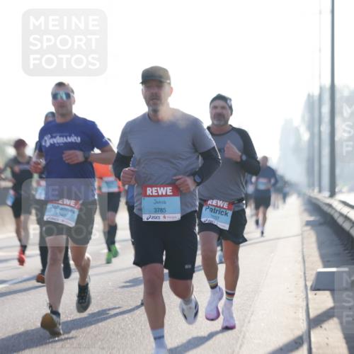 03.10.2025 - Köhlbrandbrückenlauf Jannik Wohlers http://msf.ph/oto/9056139 03.10.2025 09:13:05 Position 3 1040, 3785, 1037 meine-sportfotos.de