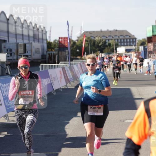 03.10.2025 - Köhlbrandbrückenlauf Jannik Wohlers http://msf.ph/oto/9056186 03.10.2025 13:10:44 Ziel 4081, 4412, 4488, 4514, 5229, 5410, 5753, 6269, 6273 meine-sportfotos.de