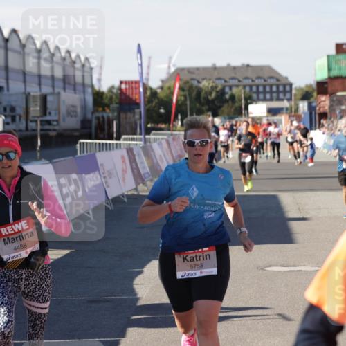 03.10.2025 - Köhlbrandbrückenlauf Jannik Wohlers http://msf.ph/oto/9056212 03.10.2025 13:10:44 Ziel 4081, 4412, 4488, 4514, 5229, 5410, 5753, 6269, 6273 meine-sportfotos.de