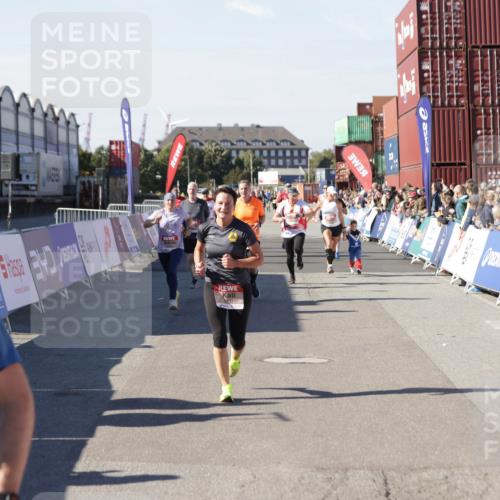 03.10.2025 - Köhlbrandbrückenlauf Jannik Wohlers http://msf.ph/oto/9056215 03.10.2025 13:10:50 Ziel 4081, 4352, 4401, 4412, 4488, 4689, 4862, 5410, 5753, 5791, 6269, 6273, 6274 meine-sportfotos.de