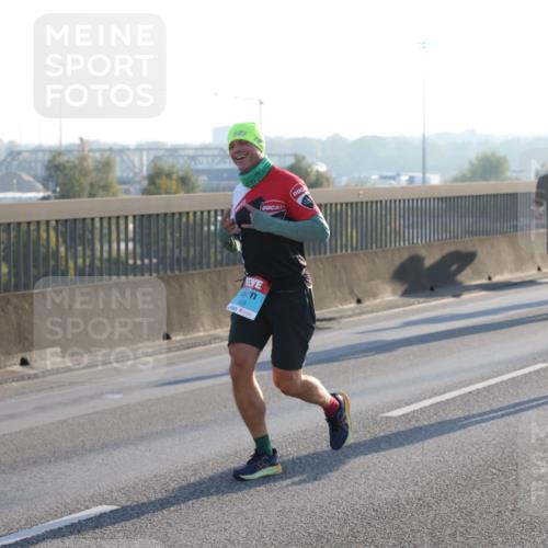 03.10.2025 - Köhlbrandbrückenlauf Lena Gebhardt http://msf.ph/oto/9056219 03.10.2025 09:17:23 Position 1 6, 153 meine-sportfotos.de