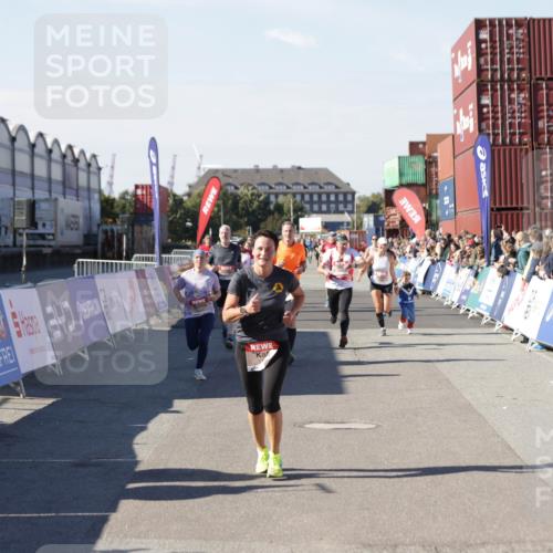 03.10.2025 - Köhlbrandbrückenlauf Jannik Wohlers http://msf.ph/oto/9056232 03.10.2025 13:10:50 Ziel 4081, 4352, 4401, 4412, 4488, 4689, 4862, 5410, 5753, 5791, 6269, 6273, 6274 meine-sportfotos.de