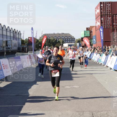 03.10.2025 - Köhlbrandbrückenlauf Jannik Wohlers http://msf.ph/oto/9056239 03.10.2025 13:10:50 Ziel 4081, 4352, 4401, 4412, 4488, 4689, 4862, 5410, 5753, 5791, 6269, 6273, 6274 meine-sportfotos.de