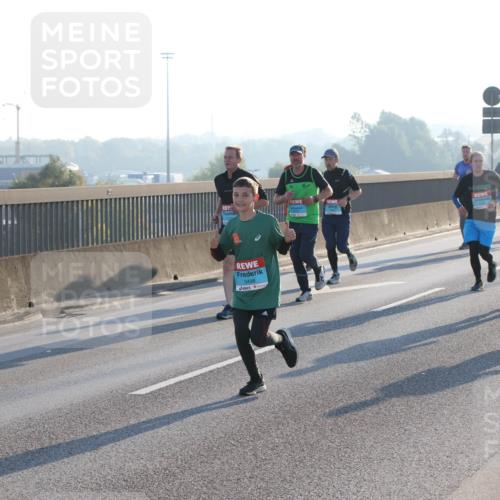 03.10.2025 - Köhlbrandbrückenlauf Lena Gebhardt http://msf.ph/oto/9056240 03.10.2025 09:17:23 Position 1 3498 meine-sportfotos.de