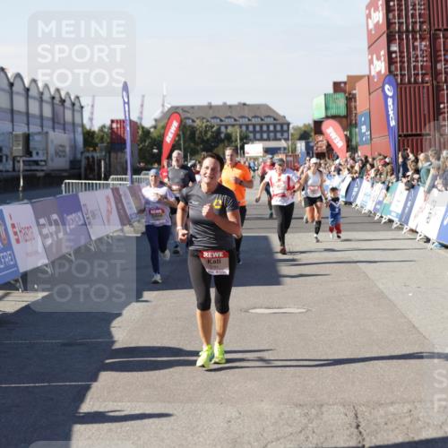 03.10.2025 - Köhlbrandbrückenlauf Jannik Wohlers http://msf.ph/oto/9056252 03.10.2025 13:10:50 Ziel 4081, 4352, 4401, 4412, 4488, 4689, 4862, 5410, 5753, 5791, 6269, 6273, 6274 meine-sportfotos.de