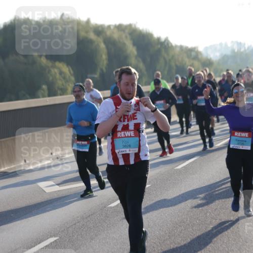 03.10.2025 - Köhlbrandbrückenlauf Jannik Wohlers http://msf.ph/oto/9056256 03.10.2025 09:20:53 Position 3 3828, 3726 meine-sportfotos.de