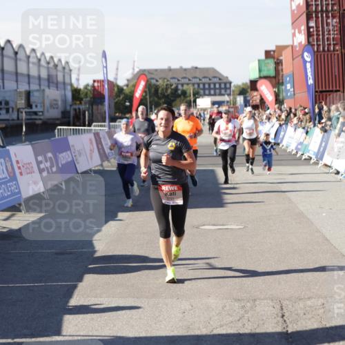 03.10.2025 - Köhlbrandbrückenlauf Jannik Wohlers http://msf.ph/oto/9056262 03.10.2025 13:10:50 Ziel 4081, 4352, 4401, 4412, 4488, 4689, 4862, 5410, 5753, 5791, 6269, 6273, 6274 meine-sportfotos.de