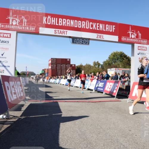 03.10.2025 - Köhlbrandbrückenlauf Lena Gebhardt http://msf.ph/oto/9056263 03.10.2025 13:08:09 Ziel 4107, 4184, 4307, 4357, 4395, 4409, 5959, 6022, 6348, 6635, 6752, 6774, 6824 meine-sportfotos.de