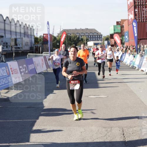 03.10.2025 - Köhlbrandbrückenlauf Jannik Wohlers http://msf.ph/oto/9056276 03.10.2025 13:10:50 Ziel 4081, 4352, 4401, 4412, 4488, 4689, 4862, 5410, 5753, 5791, 6269, 6273, 6274 meine-sportfotos.de