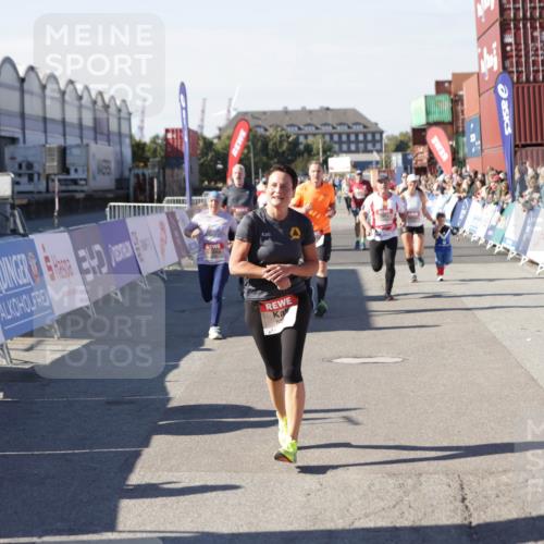03.10.2025 - Köhlbrandbrückenlauf Jannik Wohlers http://msf.ph/oto/9056288 03.10.2025 13:10:51 Ziel 4081, 4352, 4401, 4412, 4488, 4547, 4689, 4862, 5753, 5791, 6269, 6273, 6274, 6665 meine-sportfotos.de