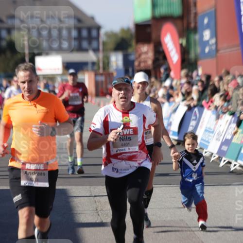 03.10.2025 - Köhlbrandbrückenlauf Jannik Wohlers http://msf.ph/oto/9056296 03.10.2025 13:10:52 Ziel 4081, 4352, 4401, 4412, 4488, 4547, 4689, 4862, 4933, 4998, 5103, 5753, 5791, 5965, 6274, 6665 meine-sportfotos.de