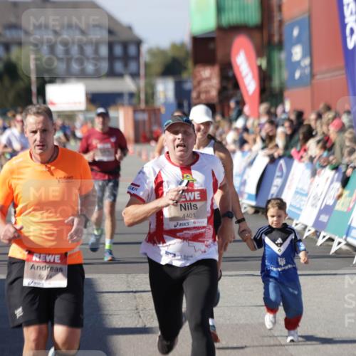 03.10.2025 - Köhlbrandbrückenlauf Jannik Wohlers http://msf.ph/oto/9056301 03.10.2025 13:10:52 Ziel 4081, 4352, 4401, 4412, 4488, 4547, 4689, 4862, 4933, 4998, 5103, 5753, 5791, 5965, 6274, 6665 meine-sportfotos.de