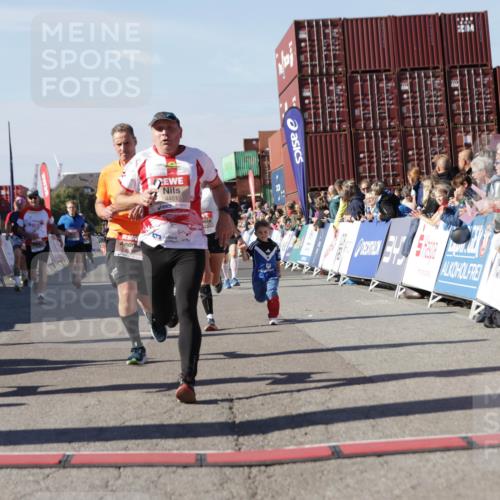 03.10.2025 - Köhlbrandbrückenlauf Jannik Wohlers http://msf.ph/oto/9056304 03.10.2025 13:10:53 Ziel 4081, 4352, 4370, 4401, 4412, 4488, 4547, 4689, 4862, 4933, 4998, 5103, 5753, 5791, 5965, 6274, 6665 meine-sportfotos.de