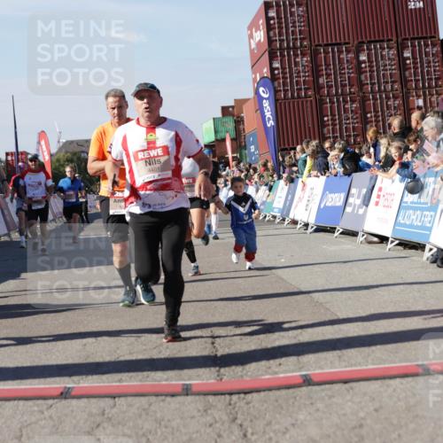 03.10.2025 - Köhlbrandbrückenlauf Jannik Wohlers http://msf.ph/oto/9056320 03.10.2025 13:10:53 Ziel 4081, 4352, 4370, 4401, 4412, 4488, 4547, 4689, 4862, 4933, 4998, 5103, 5753, 5791, 5965, 6274, 6665 meine-sportfotos.de