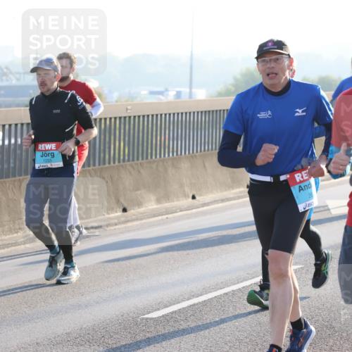 03.10.2025 - Köhlbrandbrückenlauf Lena Gebhardt http://msf.ph/oto/9056325 03.10.2025 09:17:26 Position 1 1255, 26, 3518, 041 meine-sportfotos.de