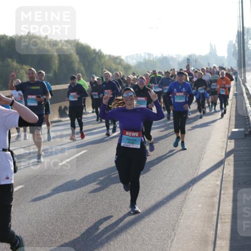 03.10.2025 - Köhlbrandbrückenlauf Jannik Wohlers http://msf.ph/oto/9056334 03.10.2025 09:20:54 Position 3 3828, 3726 meine-sportfotos.de