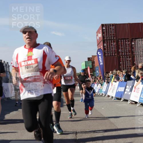03.10.2025 - Köhlbrandbrückenlauf Jannik Wohlers http://msf.ph/oto/9056335 03.10.2025 13:10:54 Ziel 4081, 4352, 4370, 4401, 4412, 4547, 4689, 4862, 4933, 4998, 5103, 5791, 5965, 6274, 6665, 6797 meine-sportfotos.de