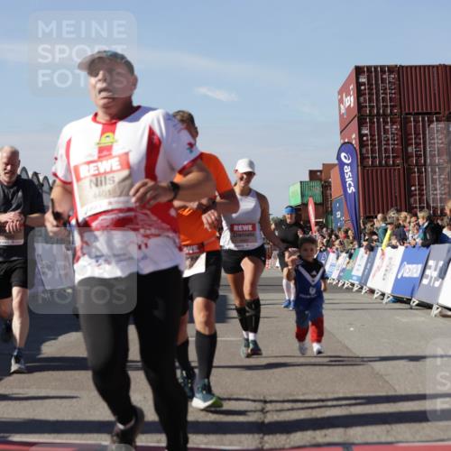 03.10.2025 - Köhlbrandbrückenlauf Jannik Wohlers http://msf.ph/oto/9056339 03.10.2025 13:10:54 Ziel 4081, 4352, 4370, 4401, 4412, 4547, 4689, 4862, 4933, 4998, 5103, 5791, 5965, 6274, 6665, 6797 meine-sportfotos.de
