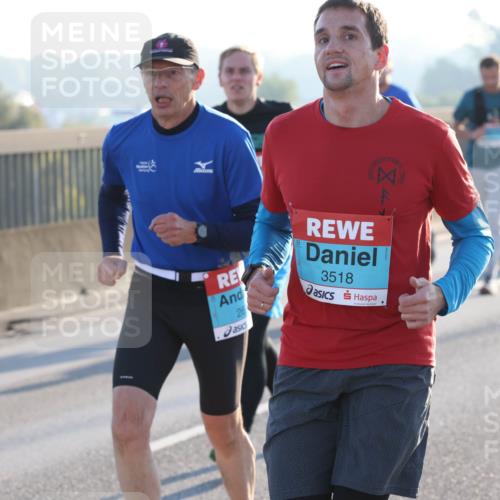 03.10.2025 - Köhlbrandbrückenlauf Lena Gebhardt http://msf.ph/oto/9056341 03.10.2025 09:17:26 Position 1 26, 3518 meine-sportfotos.de