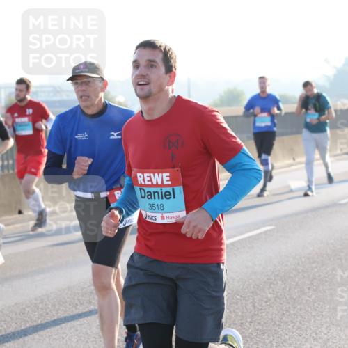 03.10.2025 - Köhlbrandbrückenlauf Lena Gebhardt http://msf.ph/oto/9056347 03.10.2025 09:17:26 Position 1 3518 meine-sportfotos.de