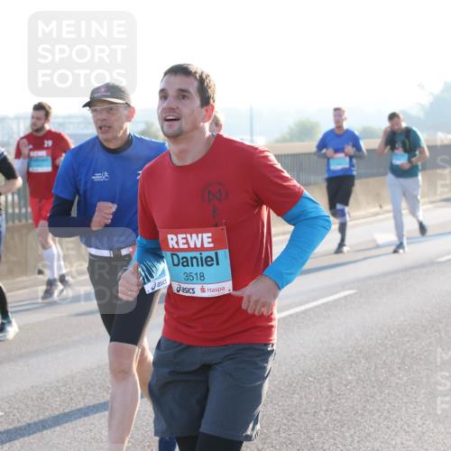 03.10.2025 - Köhlbrandbrückenlauf Lena Gebhardt http://msf.ph/oto/9056353 03.10.2025 09:17:26 Position 1 141, 3518 meine-sportfotos.de