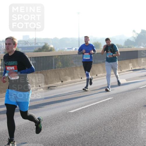 03.10.2025 - Köhlbrandbrückenlauf Lena Gebhardt http://msf.ph/oto/9056375 03.10.2025 09:17:27 Position 1 19 meine-sportfotos.de