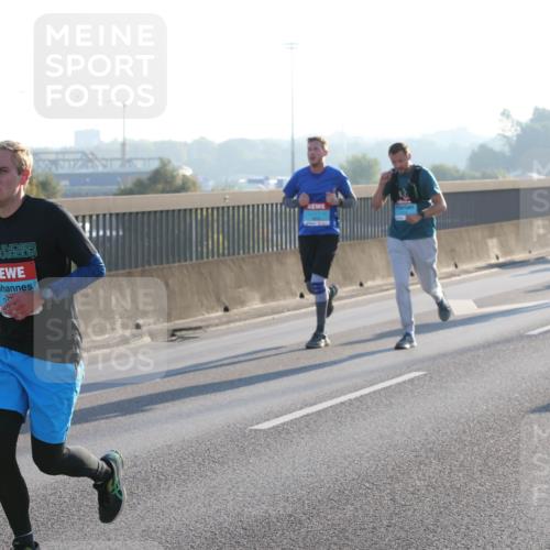 03.10.2025 - Köhlbrandbrückenlauf Lena Gebhardt http://msf.ph/oto/9056379 03.10.2025 09:17:27 Position 1 19, 521 meine-sportfotos.de