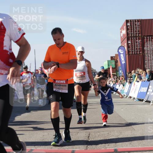 03.10.2025 - Köhlbrandbrückenlauf Jannik Wohlers http://msf.ph/oto/9056383 03.10.2025 13:10:55 Ziel 4081, 4352, 4370, 4401, 4412, 4547, 4689, 4862, 4933, 4998, 5103, 5791, 5965, 6274, 6665, 6797 meine-sportfotos.de