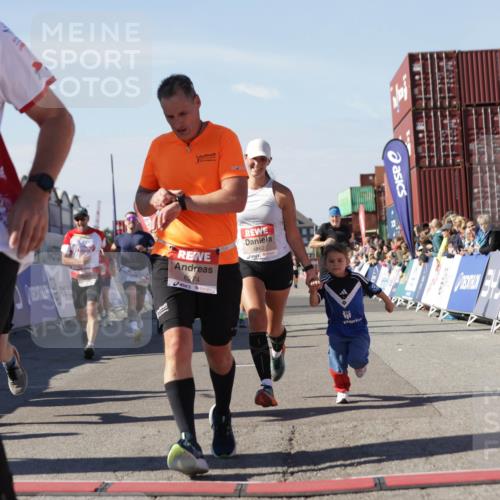 03.10.2025 - Köhlbrandbrückenlauf Jannik Wohlers http://msf.ph/oto/9056388 03.10.2025 13:10:55 Ziel 4081, 4352, 4370, 4401, 4412, 4547, 4689, 4862, 4933, 4998, 5103, 5791, 5965, 6274, 6665, 6797 meine-sportfotos.de