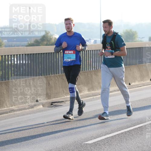 03.10.2025 - Köhlbrandbrückenlauf Lena Gebhardt http://msf.ph/oto/9056403 03.10.2025 09:17:28 Position 1 3830 meine-sportfotos.de