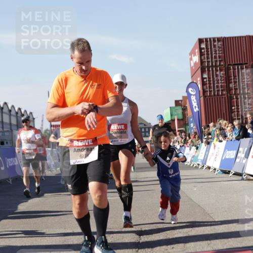 03.10.2025 - Köhlbrandbrückenlauf Jannik Wohlers http://msf.ph/oto/9056418 03.10.2025 13:10:55 Ziel 4081, 4352, 4370, 4401, 4412, 4547, 4689, 4862, 4933, 4998, 5103, 5791, 5965, 6274, 6665, 6797 meine-sportfotos.de