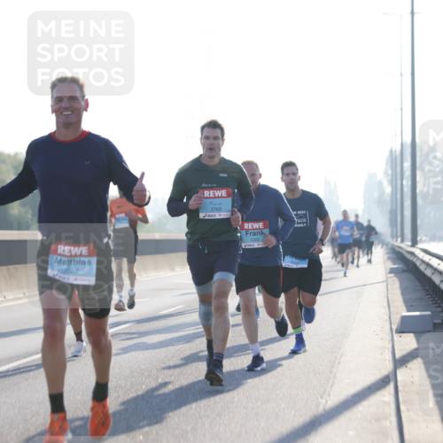 03.10.2025 - Köhlbrandbrückenlauf Jannik Wohlers http://msf.ph/oto/9056440 03.10.2025 09:13:12 Position 3 9628, 3763, 1265, 2024 meine-sportfotos.de