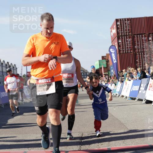 03.10.2025 - Köhlbrandbrückenlauf Jannik Wohlers http://msf.ph/oto/9056444 03.10.2025 13:10:55 Ziel 4081, 4352, 4370, 4401, 4412, 4547, 4689, 4862, 4933, 4998, 5103, 5791, 5965, 6274, 6665, 6797 meine-sportfotos.de