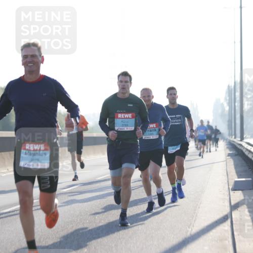 03.10.2025 - Köhlbrandbrückenlauf Jannik Wohlers http://msf.ph/oto/9056453 03.10.2025 09:13:13 Position 3 3628, 3763, 1265, 2024 meine-sportfotos.de