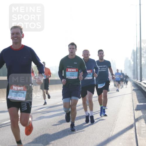 03.10.2025 - Köhlbrandbrückenlauf Jannik Wohlers http://msf.ph/oto/9056455 03.10.2025 09:13:13 Position 3 0628, 3763, 2024, 265 meine-sportfotos.de