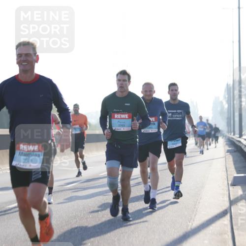 03.10.2025 - Köhlbrandbrückenlauf Jannik Wohlers http://msf.ph/oto/9056459 03.10.2025 09:13:13 Position 3 2628, 3763, 2024, 1265 meine-sportfotos.de