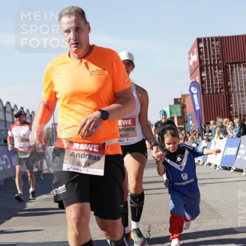 03.10.2025 - Köhlbrandbrückenlauf Jannik Wohlers http://msf.ph/oto/9056463 03.10.2025 13:10:56 Ziel 4352, 4370, 4401, 4412, 4506, 4547, 4689, 4862, 4933, 4998, 5103, 5791, 5965, 6274, 6330, 6449, 6450, 6665, 6797 meine-sportfotos.de