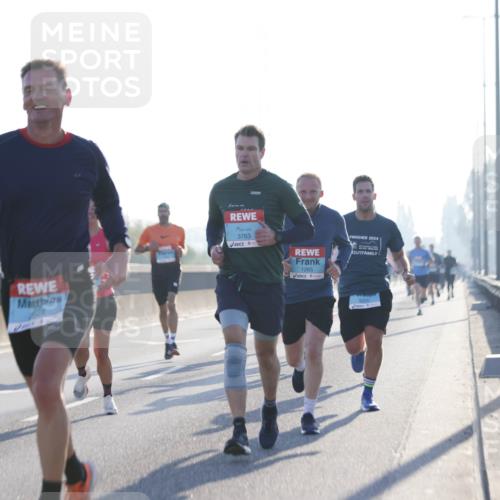 03.10.2025 - Köhlbrandbrückenlauf Jannik Wohlers http://msf.ph/oto/9056467 03.10.2025 09:13:13 Position 3 3763, 1265, 2024 meine-sportfotos.de