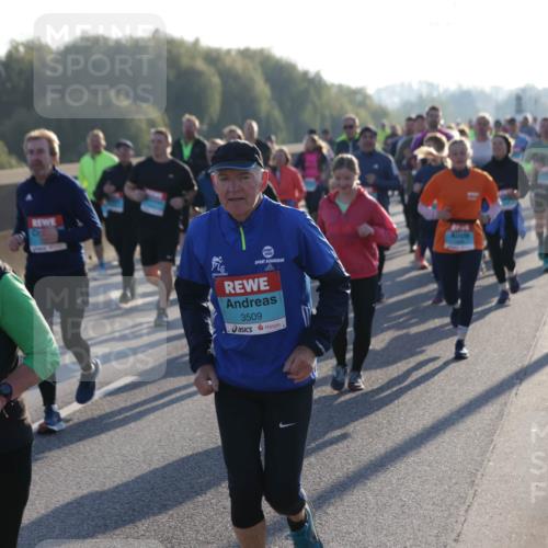 03.10.2025 - Köhlbrandbrückenlauf Jannik Wohlers http://msf.ph/oto/9056498 03.10.2025 09:20:58 Position 3 14, 3582, 3509 meine-sportfotos.de