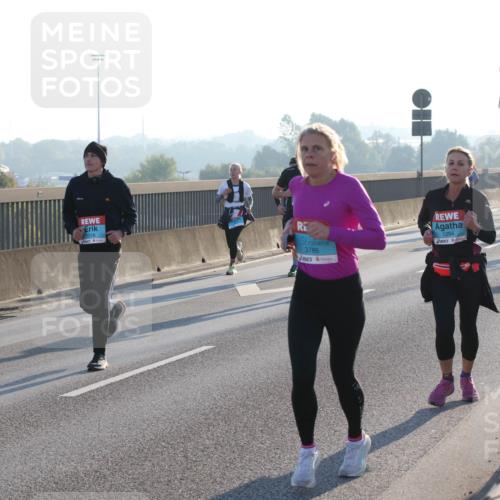 03.10.2025 - Köhlbrandbrückenlauf Lena Gebhardt http://msf.ph/oto/9056500 03.10.2025 09:17:30 Position 1 1216, 3766, 1294 meine-sportfotos.de