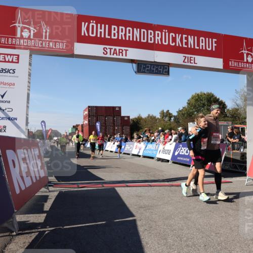 03.10.2025 - Köhlbrandbrückenlauf Lena Gebhardt http://msf.ph/oto/9056501 03.10.2025 13:24:42 Ziel 4535, 4786, 4810, 5150, 5394, 5527, 6039, 6113, 6114, 6149, 6150, 6198, 6210, 6211, 6473, 6551, 6598, 6599 meine-sportfotos.de