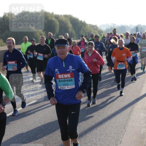 03.10.2025 - Köhlbrandbrückenlauf Jannik Wohlers http://msf.ph/oto/9056503 03.10.2025 09:20:58 Position 3 3582, 3509 meine-sportfotos.de