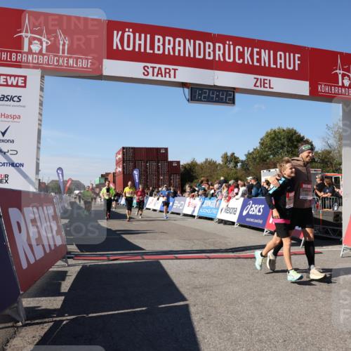 03.10.2025 - Köhlbrandbrückenlauf Lena Gebhardt http://msf.ph/oto/9056514 03.10.2025 13:24:42 Ziel 4535, 4786, 4810, 5150, 5394, 5527, 6039, 6113, 6114, 6149, 6150, 6198, 6210, 6211, 6473, 6551, 6598, 6599 meine-sportfotos.de