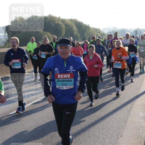 03.10.2025 - Köhlbrandbrückenlauf Jannik Wohlers http://msf.ph/oto/9056515 03.10.2025 09:20:59 Position 3 3582, 3509 meine-sportfotos.de