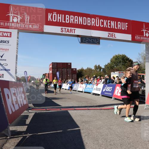 03.10.2025 - Köhlbrandbrückenlauf Lena Gebhardt http://msf.ph/oto/9056533 03.10.2025 13:24:42 Ziel 4535, 4786, 4810, 5150, 5394, 5527, 6039, 6113, 6114, 6149, 6150, 6198, 6210, 6211, 6473, 6551, 6598, 6599 meine-sportfotos.de