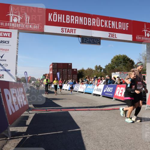 03.10.2025 - Köhlbrandbrückenlauf Lena Gebhardt http://msf.ph/oto/9056540 03.10.2025 13:24:42 Ziel 4535, 4786, 4810, 5150, 5394, 5527, 6039, 6113, 6114, 6149, 6150, 6198, 6210, 6211, 6473, 6551, 6598, 6599 meine-sportfotos.de