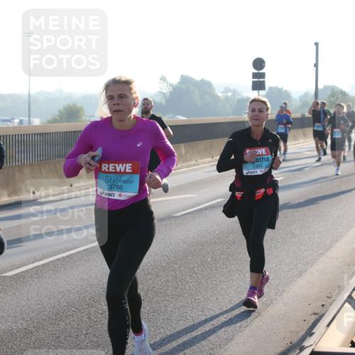 03.10.2025 - Köhlbrandbrückenlauf Lena Gebhardt http://msf.ph/oto/9056541 03.10.2025 09:17:30 Position 1 1216, 3766, 1294 meine-sportfotos.de