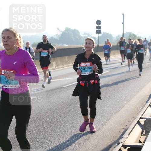 03.10.2025 - Köhlbrandbrückenlauf Lena Gebhardt http://msf.ph/oto/9056544 03.10.2025 09:17:31 Position 1 3766, 1294 meine-sportfotos.de